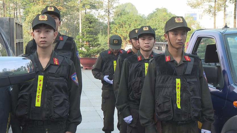 Công an TP. Hồ Chí Minh ra quân đảm bảo an ninh trật tự dịp Tết Nguyên đán- Ảnh 4.