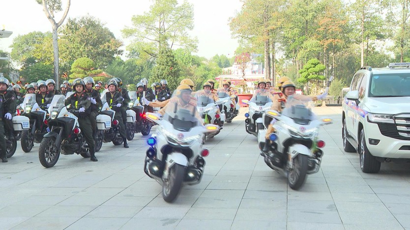 Công an TP. Hồ Chí Minh ra quân đảm bảo an ninh trật tự dịp Tết Nguyên đán- Ảnh 7.