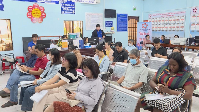 Gần dân hơn từ cải cách hành chính ở phường Phú Lợi- Ảnh 2.
