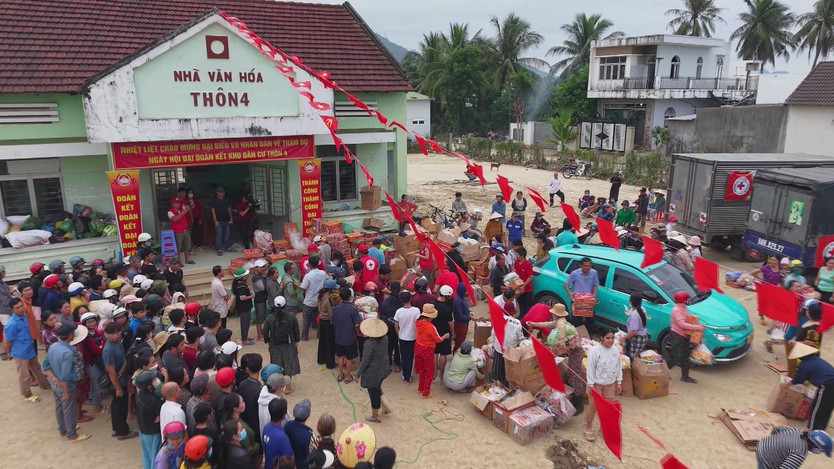 Quỹ Chung một tấm lòng: Hành trình san sẻ yêu thương và thắp lên niềm tin hướng về miền Trung- Ảnh 2.