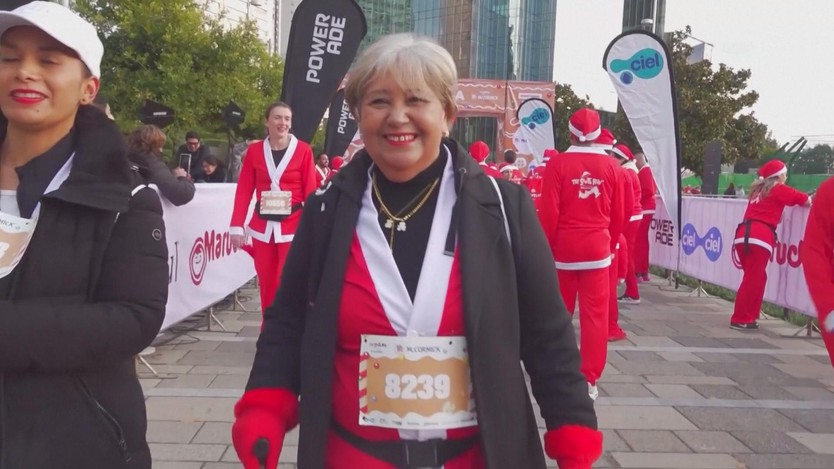 Hàng ngàn người tham gia giải chạy Santa Run ở Mexico - Ảnh 2.