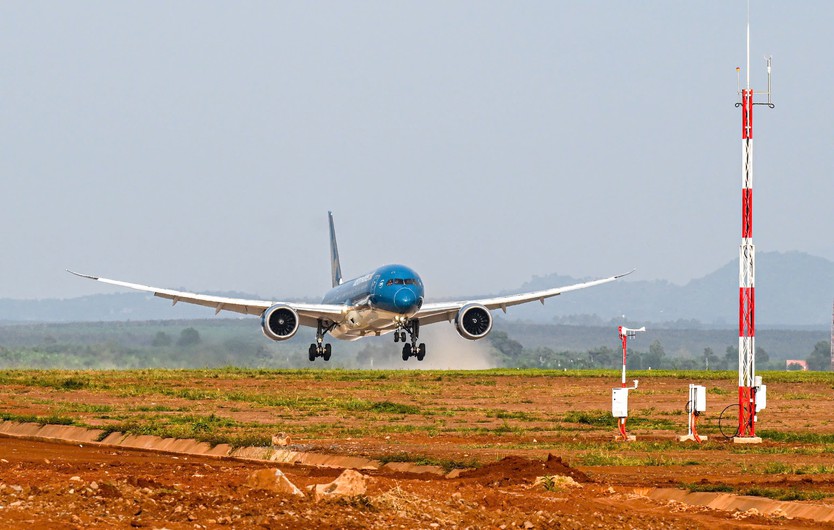 Boeing 787-9 của Vietnam Airlines thực hiện chuyến bay kỹ thuật đầu tiên đến sân bay Long Thành - Ảnh 5.