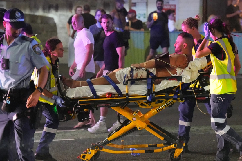 Australia: Cảnh sát đột kích căn nhà của các nghi phạm xả súng - Ảnh 2.