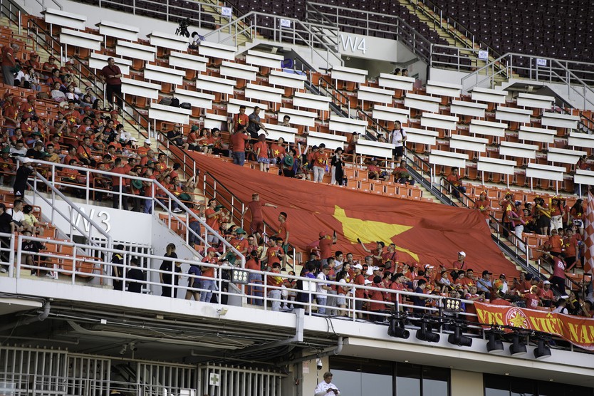 SEA Games 33: Bán kết bóng đá nam - Khán giả Việt bùng nổ cảm xúc trên sân Rajamangala  - Ảnh 3.