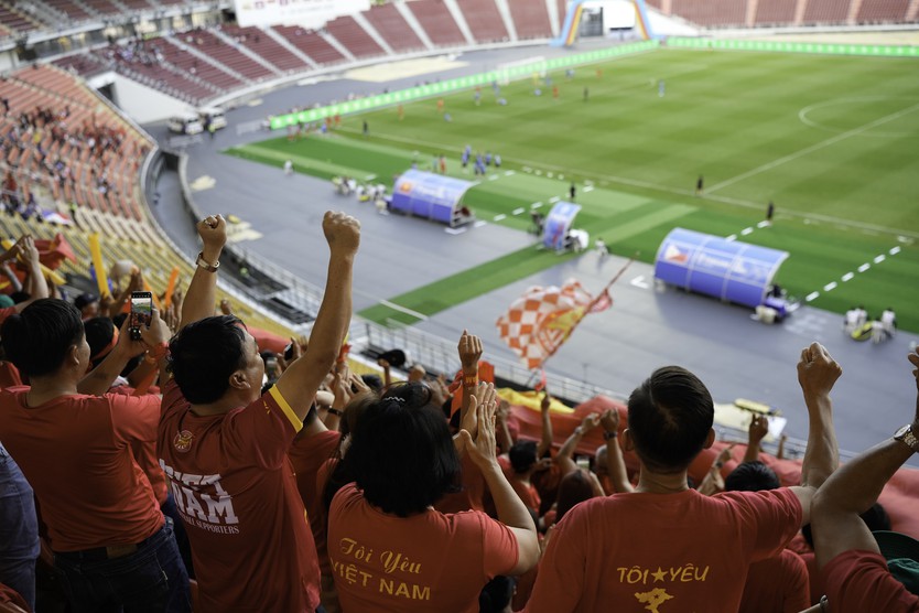 SEA Games 33: Bán kết bóng đá nam - Khán giả Việt bùng nổ cảm xúc trên sân Rajamangala  - Ảnh 14.