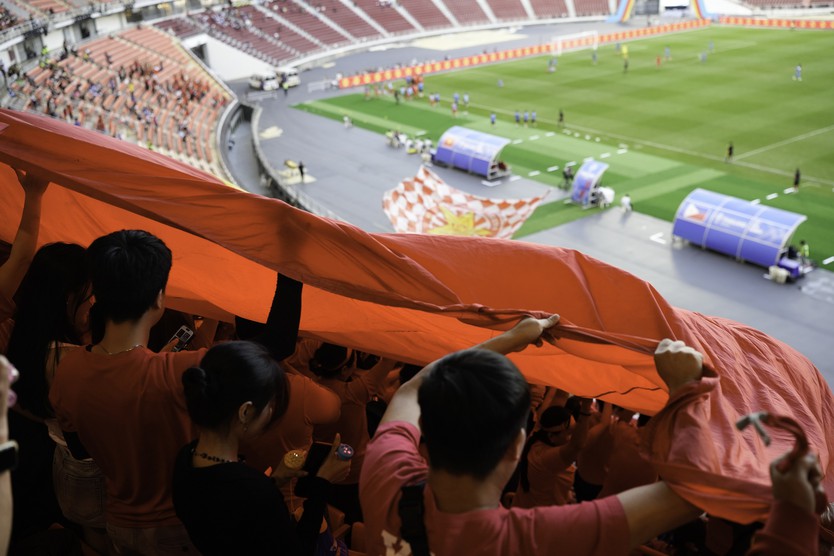 SEA Games 33: Bán kết bóng đá nam - Khán giả Việt bùng nổ cảm xúc trên sân Rajamangala  - Ảnh 1.