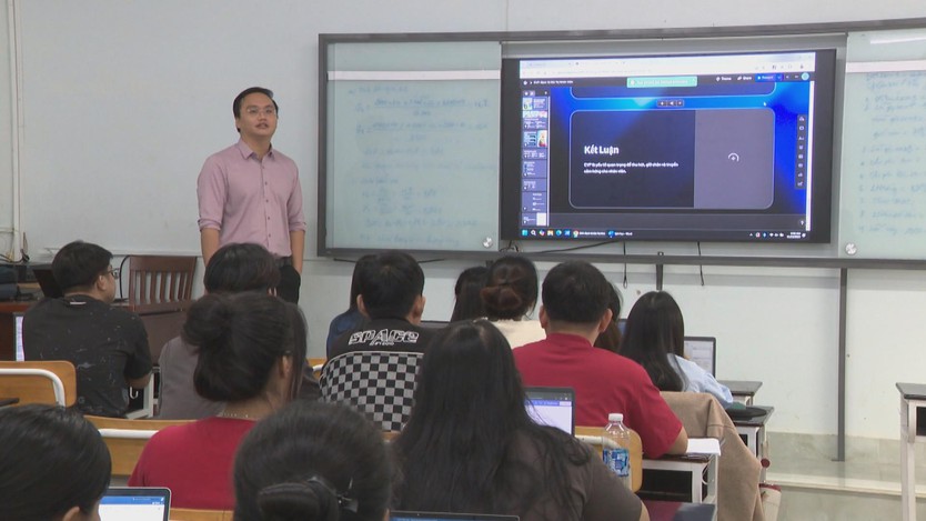 60 Giây ngày 18/12/2025 | Tây Ninh: Vây bắt kẻ cướp tiệm vàng - Ảnh 2.