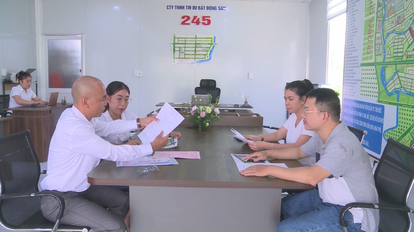 Mua nhà đất dịp cuối năm: Cẩn trọng pháp lý trước khi đặt cọc - Ảnh 4.