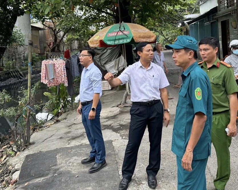 TP. Hồ chí Minh: Phường An Nhơn ra quân làm sạch rạch Chín Xiểng, phát động phong trào bảo vệ dòng kênh - Ảnh 2.