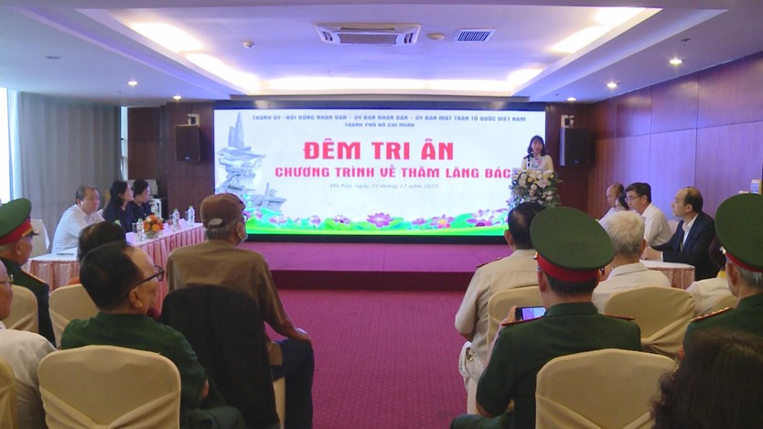 TP. Hồ Chí Minh trao tặng quà tới 130 đại biểu là người có công tiêu biểu - Ảnh 3.