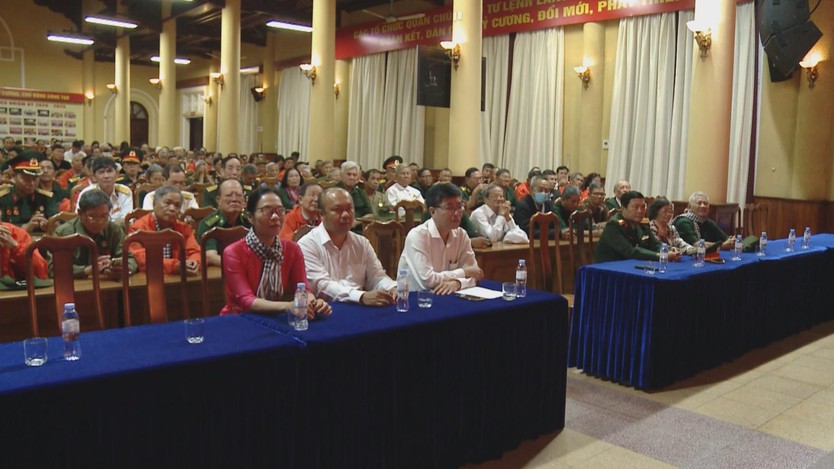 Đoàn đại biểu Người có công với cách mạng TP. Hồ Chí Minh viếng Lăng Bác - Ảnh 7.