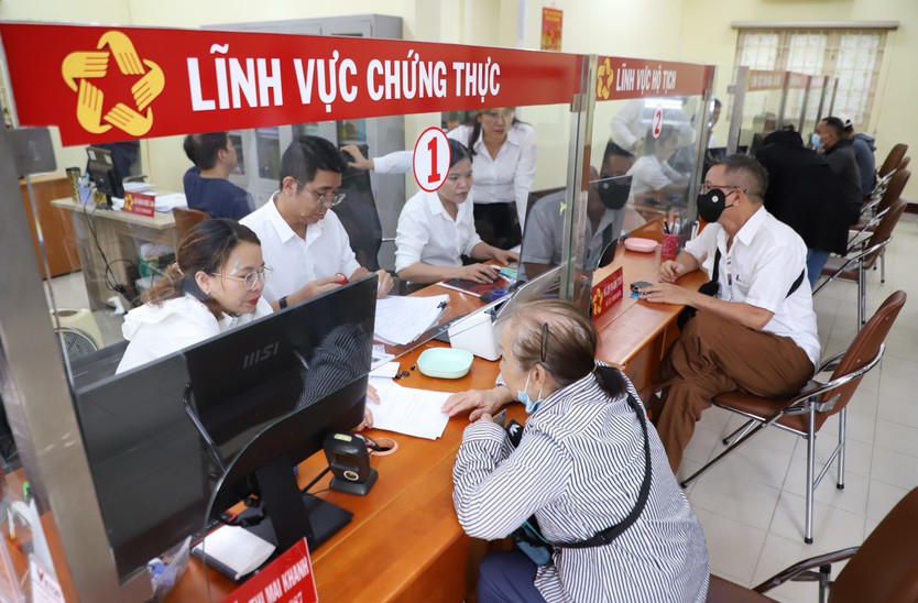 Hết ngày 26/12, các bộ phận một cửa của sở, ban, ngành kết thúc việc tiếp nhận hồ sơ- Ảnh 1.