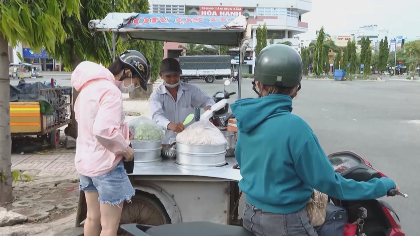 Bảo hiểm xã hội tự nguyện: Khi thu nhập bấp bênh vẫn là rào cản - Ảnh 1.