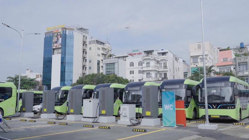TP. Hồ Chí Minh: Chính thức vận hành hai tuyến buýt điện “huyết mạch” số 33 và 150 - Ảnh 2.