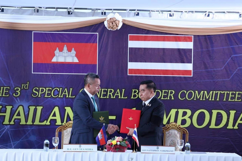 Thái Lan và Campuchia ký kết thỏa thuận ngừng bắn - Ảnh 1.