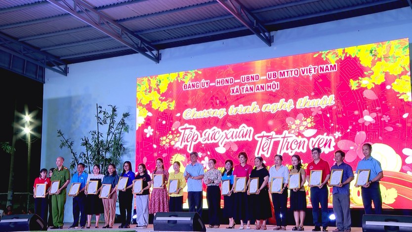 Xã Tân An Hội: Ấm áp chương trình nghệ thuật "Tiếp sức xuân - Tết trọn vẹn" - Ảnh 3.