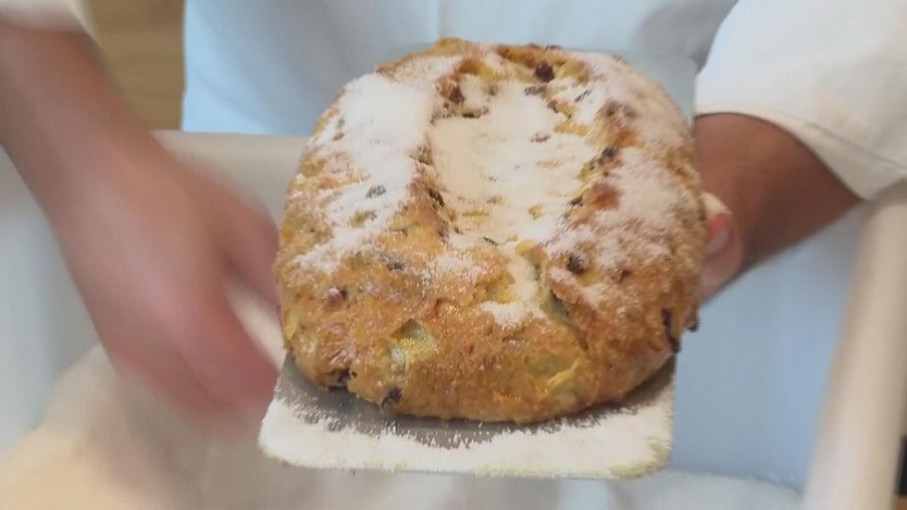 Bánh mỳ stollen truyền thống của Đức đắt khách- Ảnh 4.