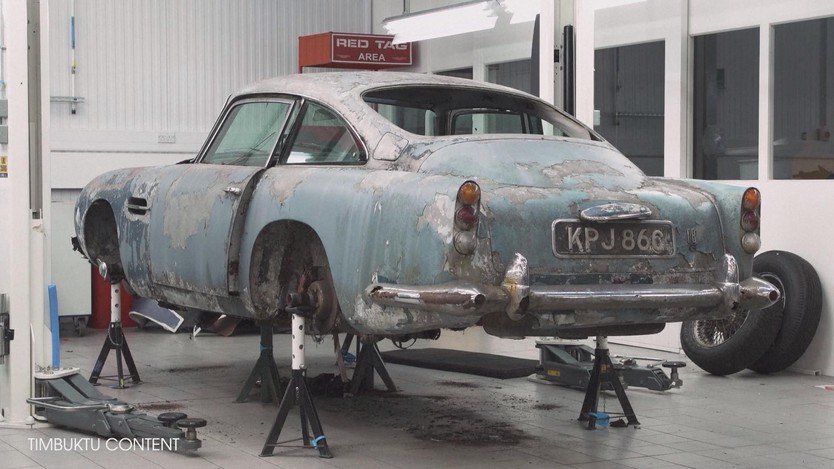 Cụ ông 70 tuổi phục chế mẫu xe "James Bond" - Ảnh 3.