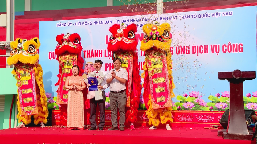 Thành lập Trung tâm cung ứng dịch vụ công, hướng tới tinh gọn và hiệu quả ở Phường Phước Long - Ảnh 4.