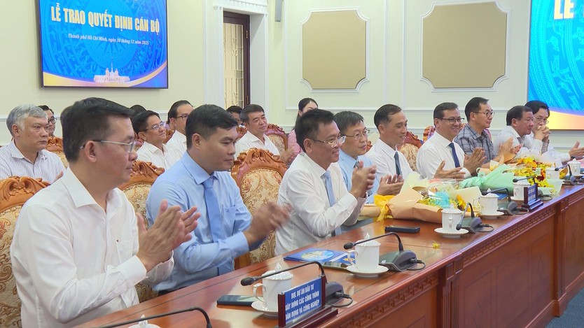 TP.HCM trao quyết định cán bộ cho 5 đồng chí lãnh đạo - Ảnh 4.