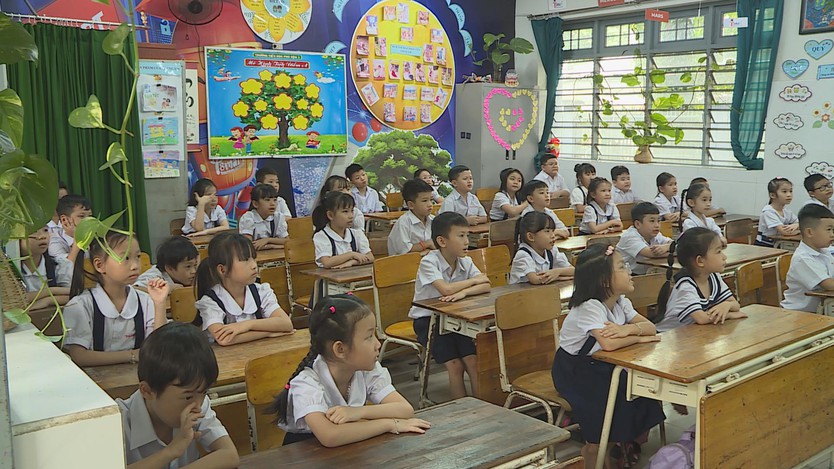 Thời sự HTV ngày 4/12/2025 | TP. Hồ Chí Minh nỗ lực đưa tiếng Anh trở thành ngôn ngữ thứ hai trong trường học- Ảnh 2.