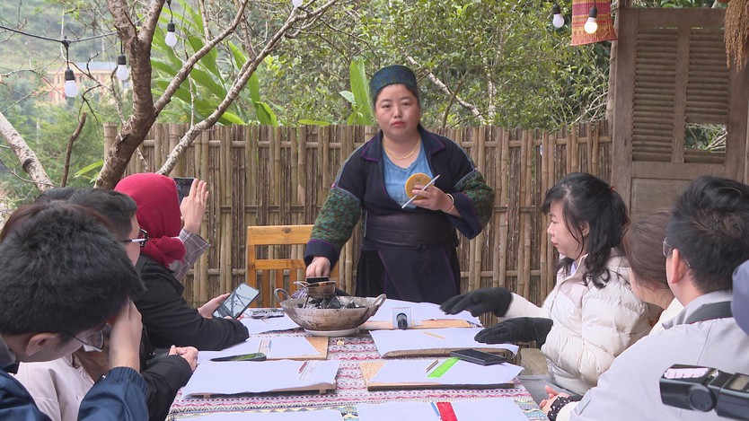 Phụ nữ vùng cao làm kinh tế từ thổ cẩm: Hành trình thoát nghèo từ đôi tay truyền thống - Ảnh 4.