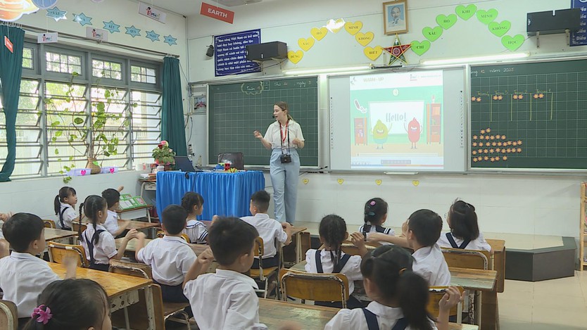 Thời sự HTV ngày 4/12/2025 | TP. Hồ Chí Minh nỗ lực đưa tiếng Anh trở thành ngôn ngữ thứ hai trong trường học- Ảnh 1.