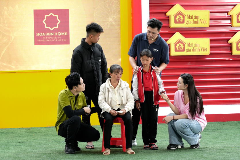 Chúc Ly mất cha từ nhỏ, mẹ bệnh nặng và ước mơ làm bác sĩ - Mái ấm gia đình Việt- Ảnh 10.