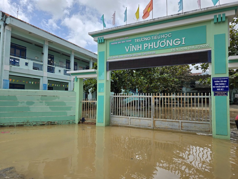 Khánh hòa: Nha Trang chạy lụt lần 4 do xả hồ chứa Am Chúa và Đắc Lộc - Ảnh 7.