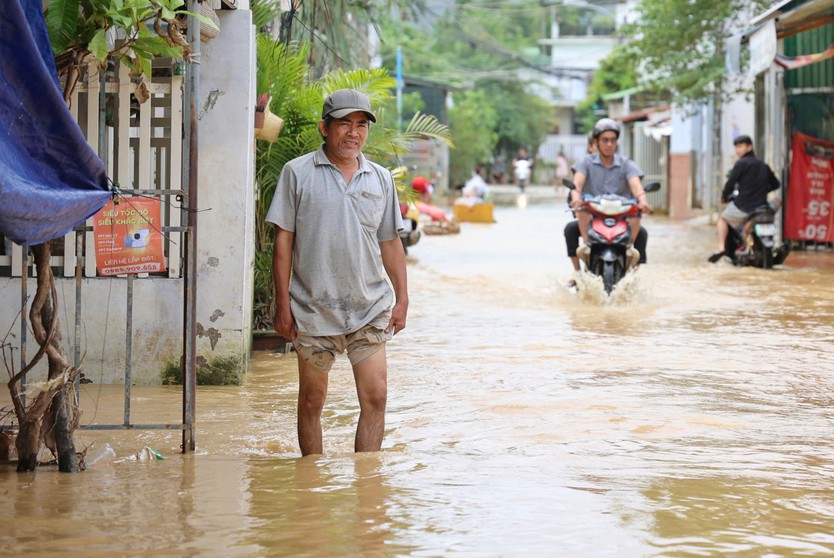 Khánh hòa: Nha Trang chạy lụt lần 4 do xả hồ chứa Am Chúa và Đắc Lộc - Ảnh 4.
