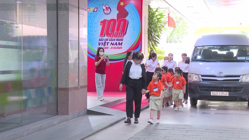 Thùng từ thiện lan tỏa: Quỹ "Chung một tấm lòng" tiếp tục đón nhận nghĩa cử cao đẹp từ TP. Hồ Chí Minh - Ảnh 2.