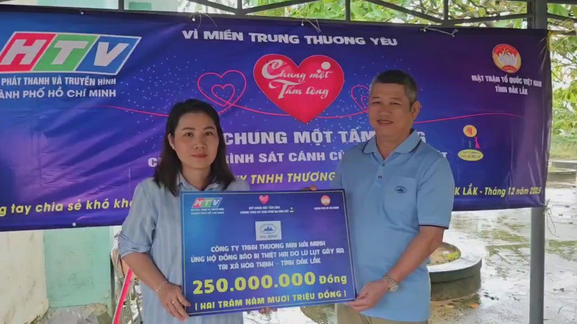 250 triệu đồng của quỹ “Chung một tấm lòng” đến với bà con vùng lũ tỉnh Đắk Lắk - Ảnh 3.