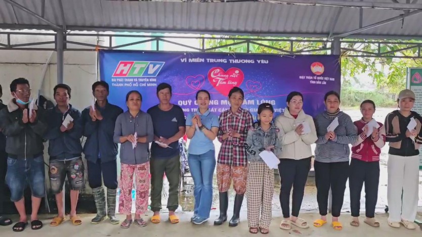 250 triệu đồng của quỹ “Chung một tấm lòng” đến với bà con vùng lũ tỉnh Đắk Lắk - Ảnh 1.