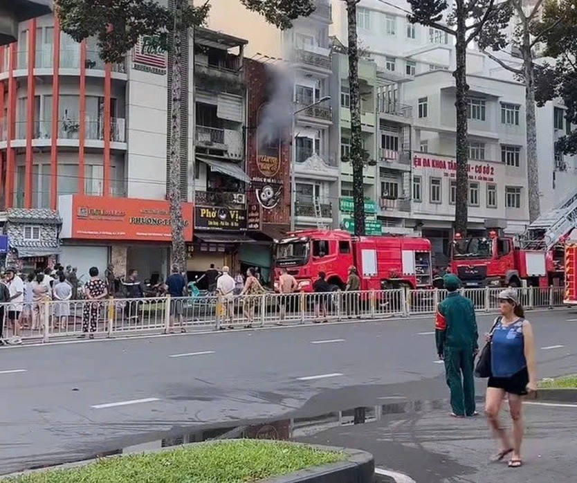 Cháy quán ăn ở trung tâm TP. Hồ Chí Minh lúc rạng sáng, 4 người tử vong do ngạt khói - Ảnh 2.