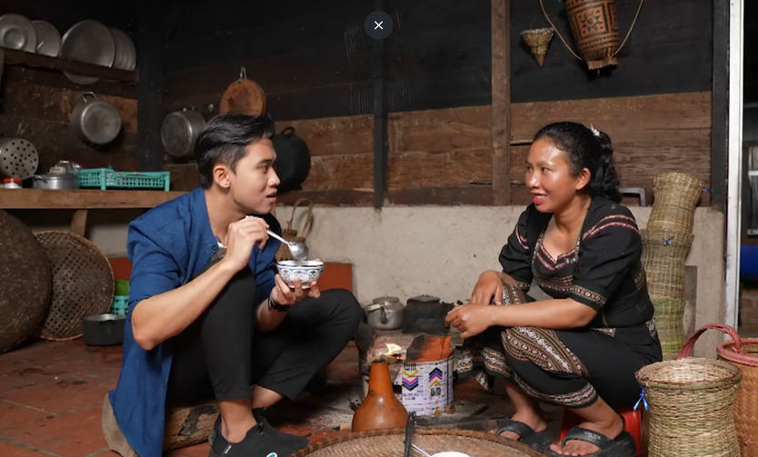 Việt Nam đi là ghiền - Mùa 4 - Tập 34: Đến Lạc Dương hái cà đắng, nấu cơm ngon cùng đồng bào K'Ho- Ảnh 2.