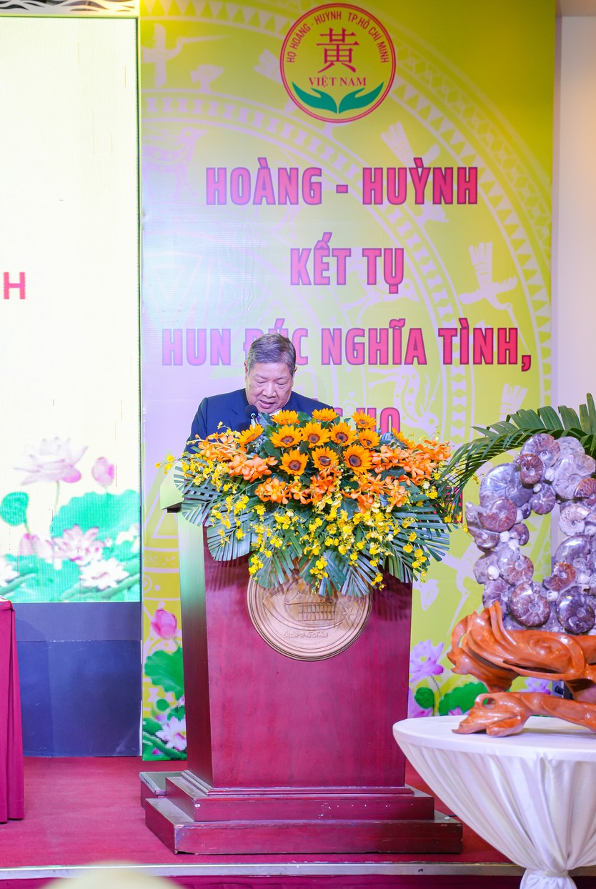 Đại hội dòng họ Hoàng - Huỳnh: “Kết tự - hun đúc nghĩa tình - tộc họ vạn đại vinh”  - Ảnh 4.