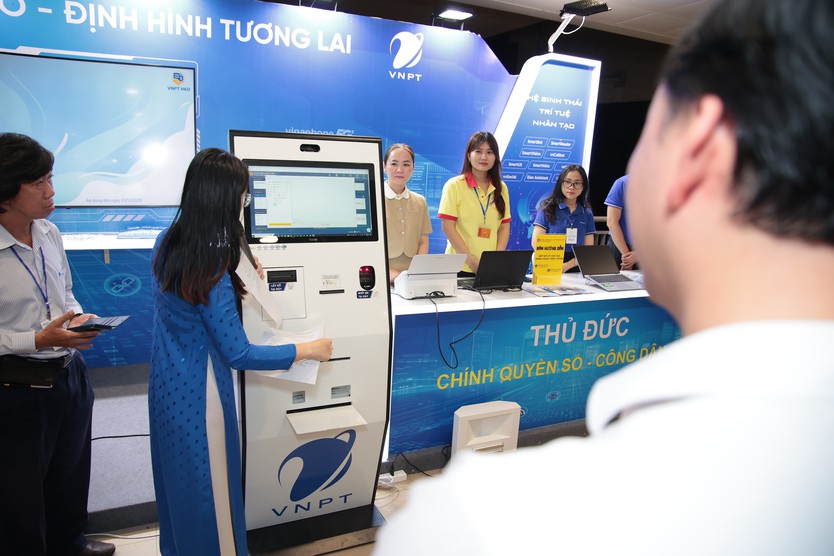 VNPT tiên phong mang trải nghiệm số đến gần người dân tại Ngày hội Công nghệ số Thủ Đức 2025 - Ảnh 5.