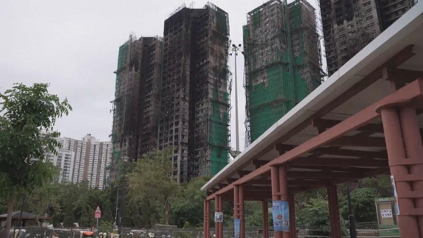 Trung Quốc: Thảm kịch cháy chung cư phủ bóng bầu cử Hong Kong- Ảnh 2.