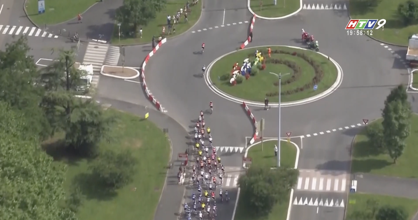 Evenepoel giữ Áo vàng Dauphiné dù ngã xe, Stewart tháng chặng WorldTour đầu tiên - Ảnh 2.