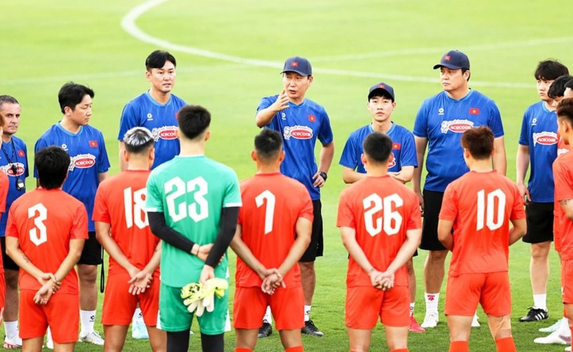 Tìm định hướng mới phát triển bóng đá Việt Nam - Ảnh 2.