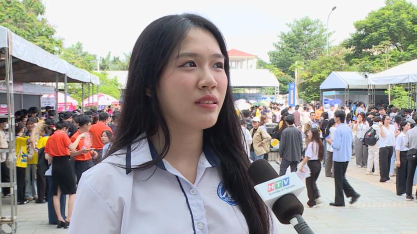 Ngày hội việc làm UFM 2025: Hơn 5.000 sinh viên kết nối với gần 60 doanh nghiệp   - Ảnh 2.