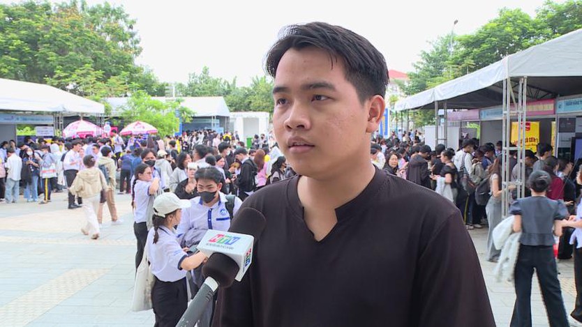 Ngày hội việc làm UFM 2025: Hơn 5.000 sinh viên kết nối với gần 60 doanh nghiệp   - Ảnh 3.