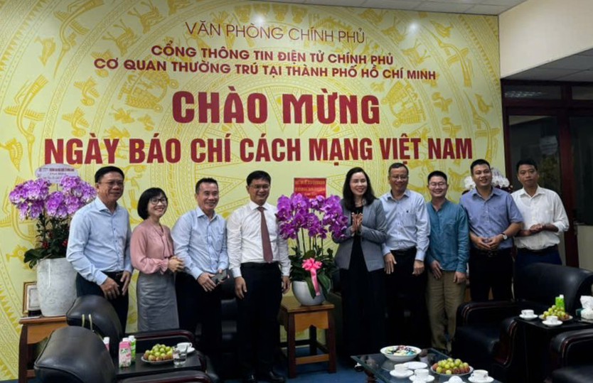 Lãnh đạo TP.HCM thăm, chúc mừng các cơ quan báo chí - Ảnh 2.
