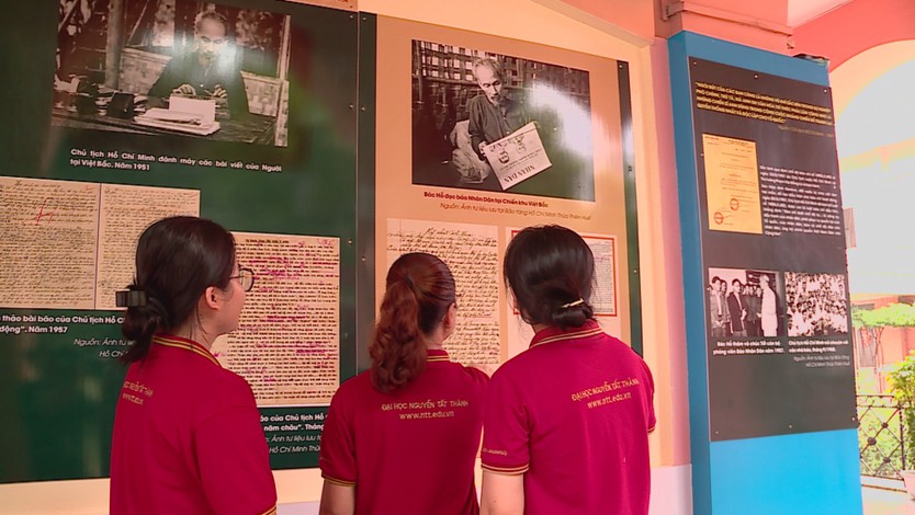 Triển lãm chuyên đề "Chủ tịch Hồ Chí Minh - Người sáng lập báo chí cách mạng Việt Nam" - Ảnh 1.