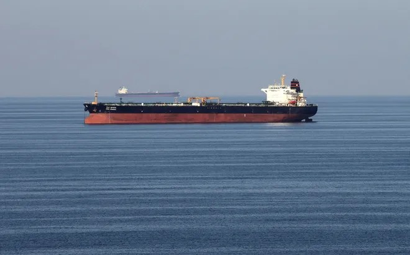 Iran đóng của eo Eo biển Hormuz để đáp trả Mỹ - Ảnh 2.