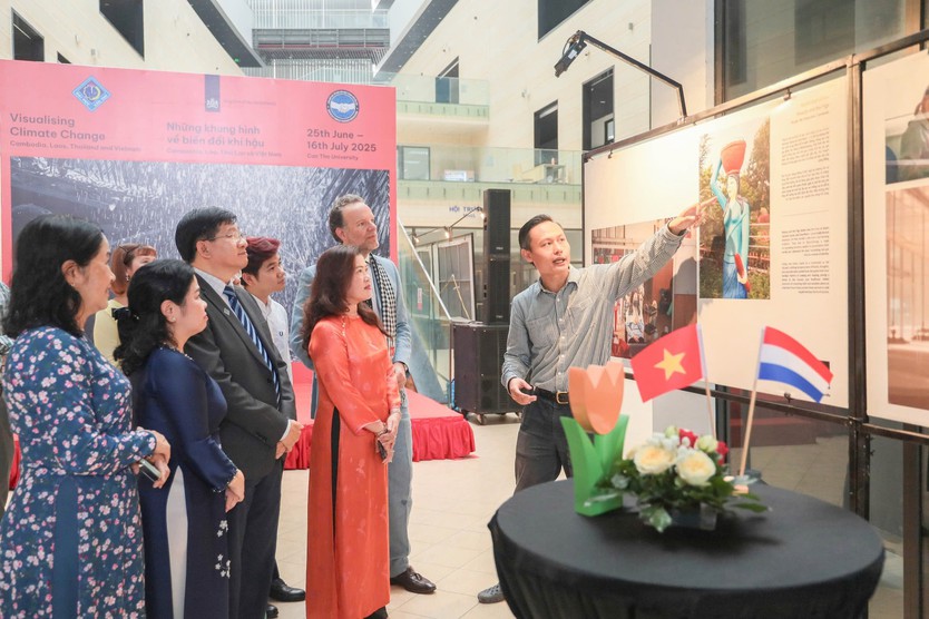 Triển lãm ảnh tác động biến đổi khí hậu tại Campuchia, Lào, Thái Lan, Việt Nam- Ảnh 1.