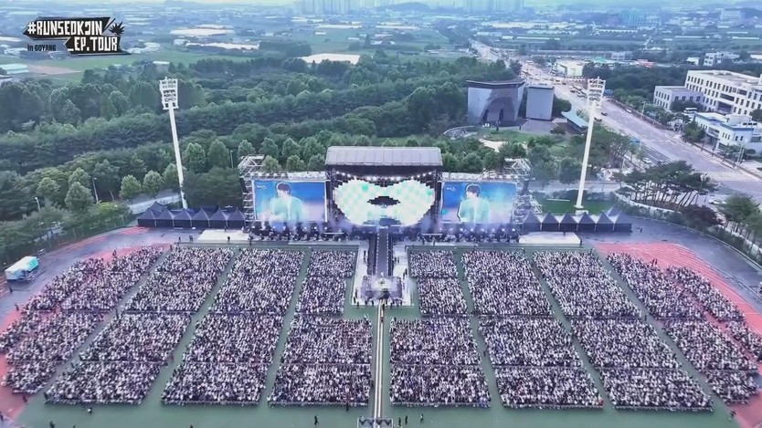Jin (BTS) khởi động tour diễn solo đầu tay - Ảnh 1.
