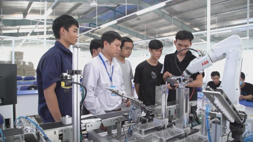 Chuỗi sự kiện khoa học – công nghệ kỷ niệm 16 năm thành lập Trường Đại học Thủ Dầu Một - Ảnh 2.
