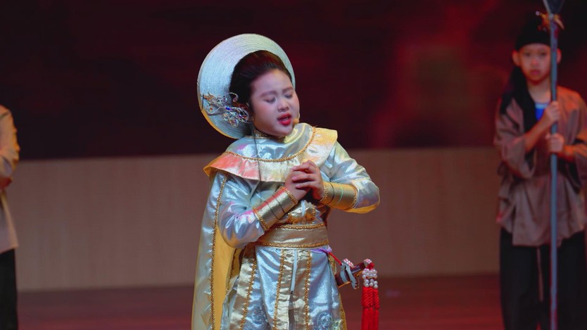 Cô bé miền Nam mang cải lương "chạm" trái tim khán giả Hà Nội- Ảnh 3.