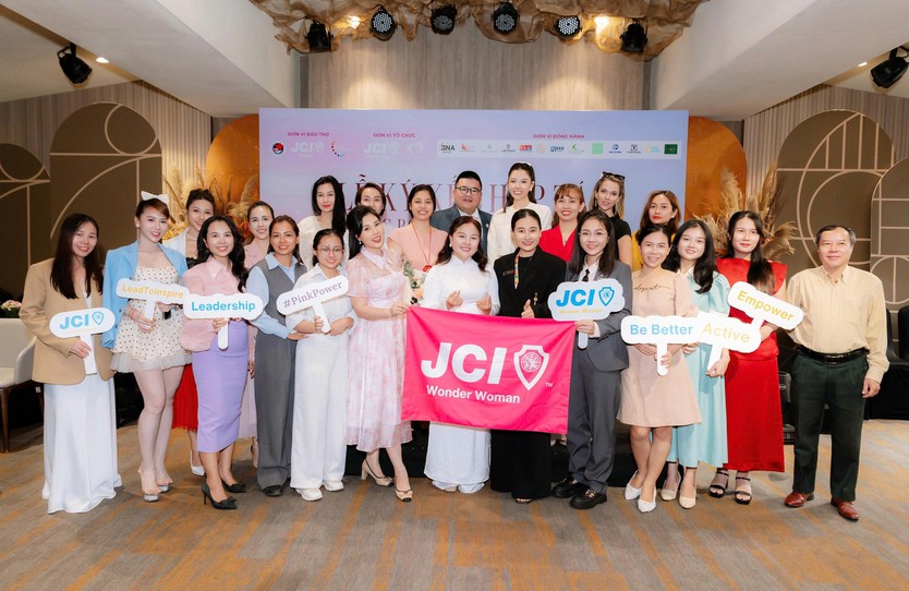 Lễ ký kết và công bố Đại sứ Truyền thông Wonder Mom: Dấu ấn sẻ chia từ trái tim người mẹ- Ảnh 1.